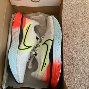 Running shoes - Women’s Nike React Infinity Run Flyknit 3 - size 7.5